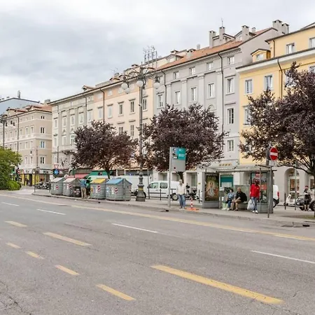 Exclusive アパート